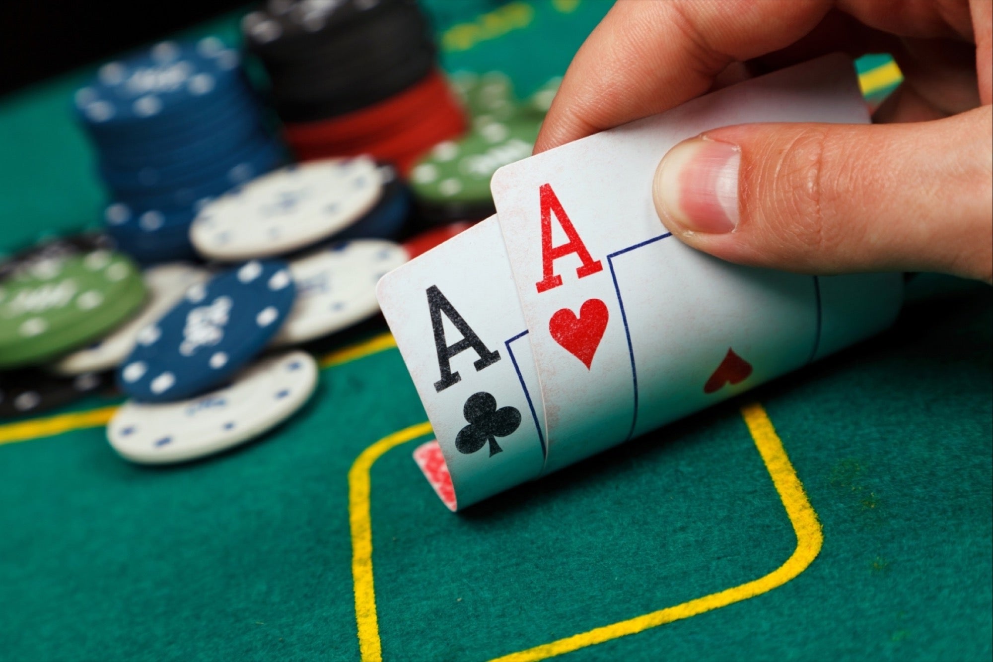 Mencoba Judi Poker Online Formal Lalu Jempolan Paling Menggairahkan